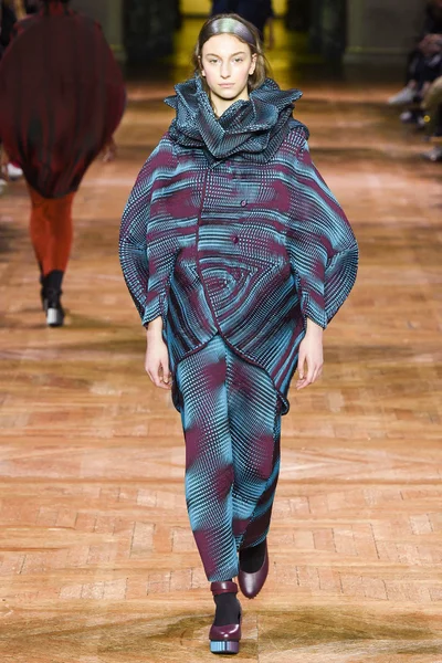 Look 29
